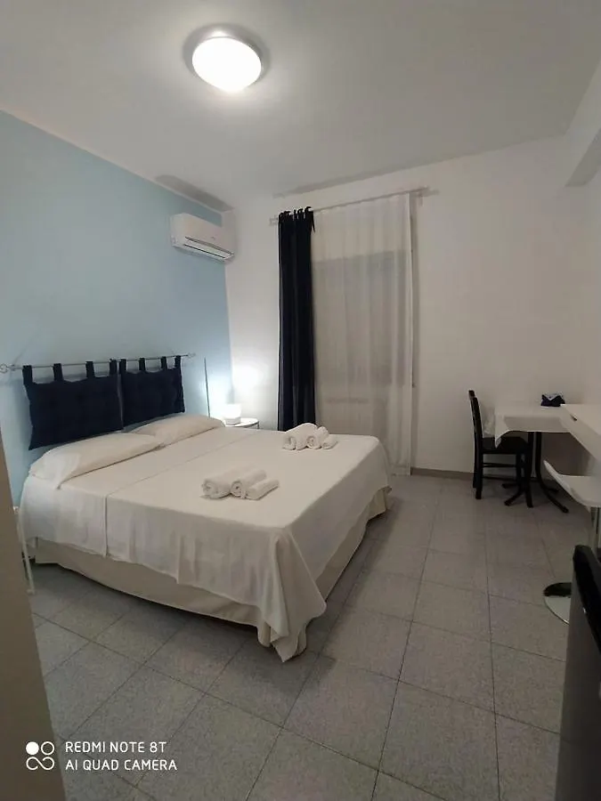 Cammaria Room Oliveri 0*,  Italia